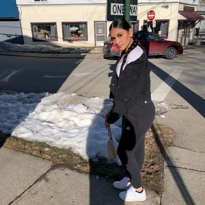 Meet your Posher, Talia